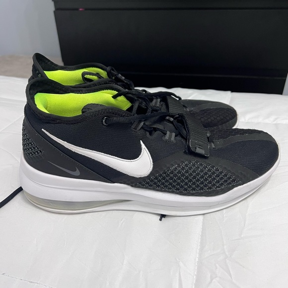 Nike - Picture 4 of 5